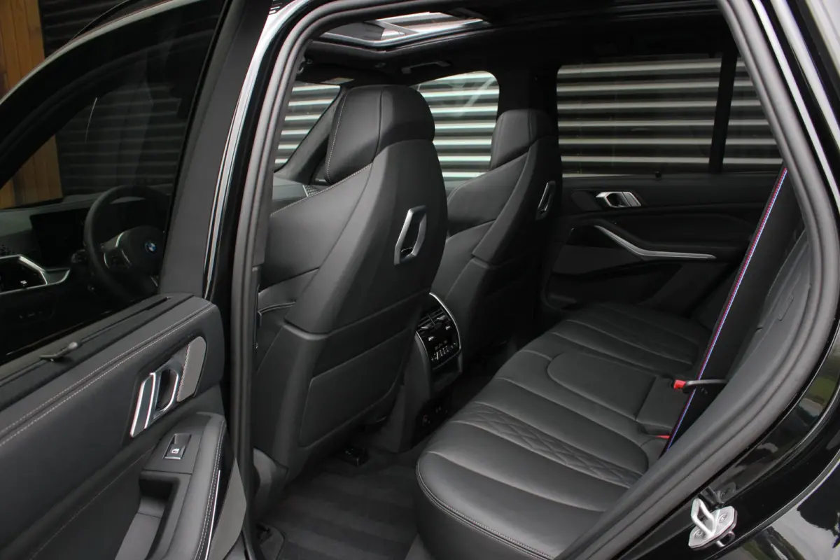 XDrive50e High Executive / HEAD-UP / PANO-DAK / 4-WHEEL STRURING / LUCHTVERING / DRIVING ASSISANT / SOFTCLOSE / M-SEATS