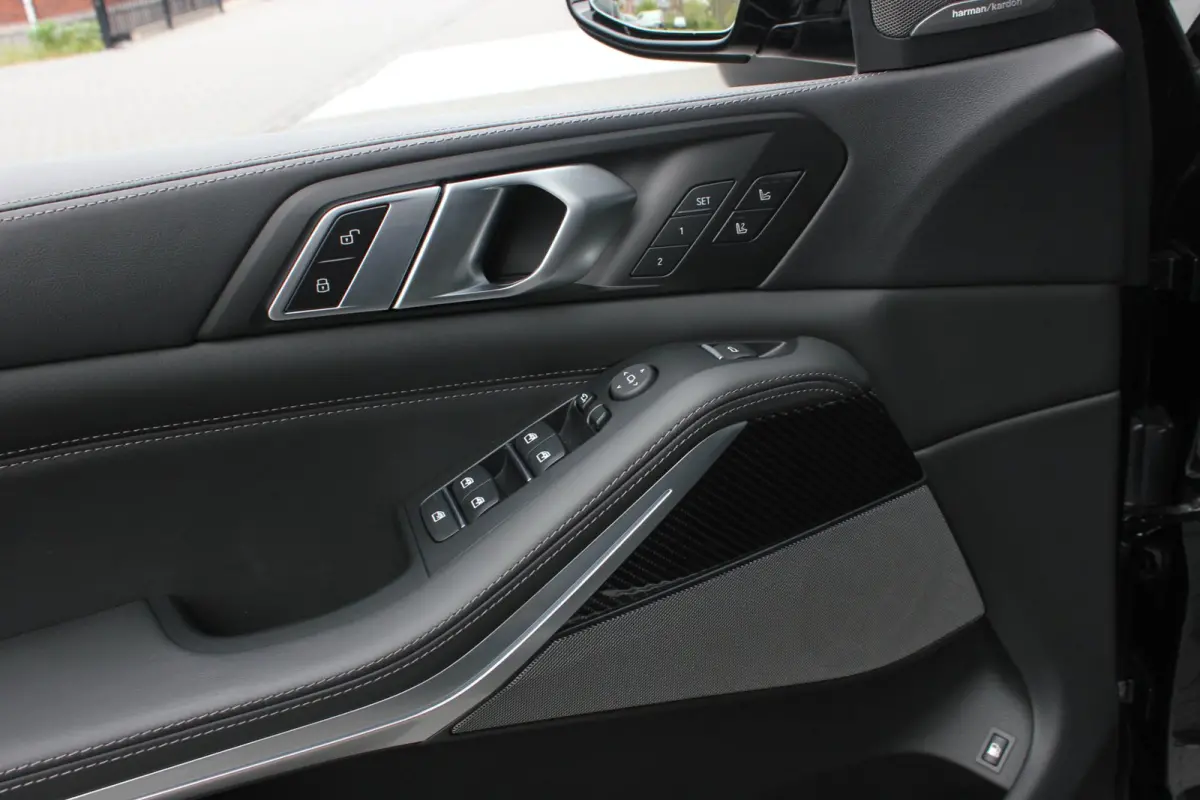 XDrive50e High Executive / HEAD-UP / PANO-DAK / 4-WHEEL STRURING / LUCHTVERING / DRIVING ASSISANT / SOFTCLOSE / M-SEATS