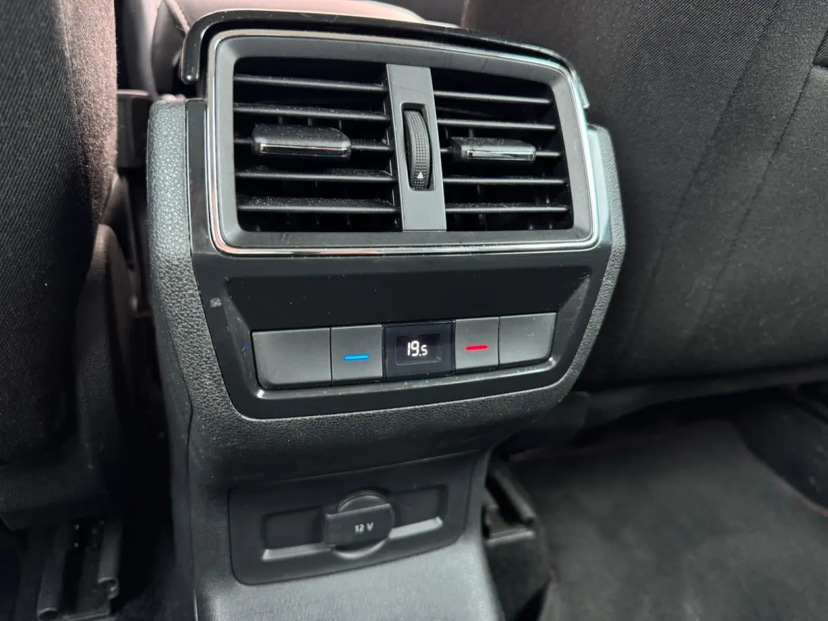 1.5 TSI Sportline Business | LED | Camera | CarPlay | Climate | Cruise | Navigatie | Stoelverwarming