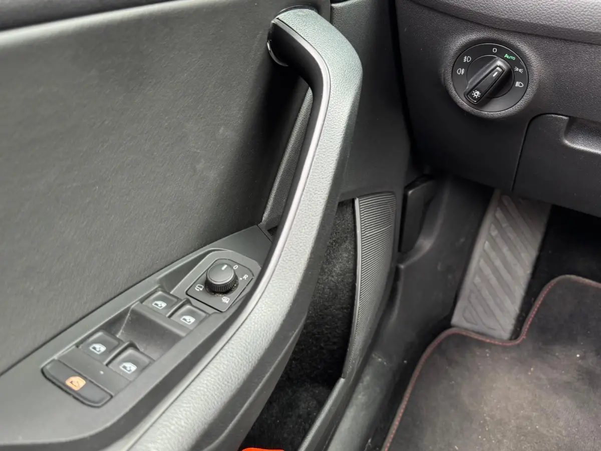 1.5 TSI Sportline Business | LED | Camera | CarPlay | Climate | Cruise | Navigatie | Stoelverwarming