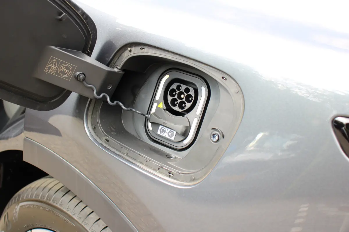 Luxury 64 kWh | 360° CAMERA | STOEL + STUURVERWARMING | ADAPTIVE CRUISE | DODE HOEK | PARK SENS V+A | ELEKTR. STOEL | STREAMINGS DIENSTEN