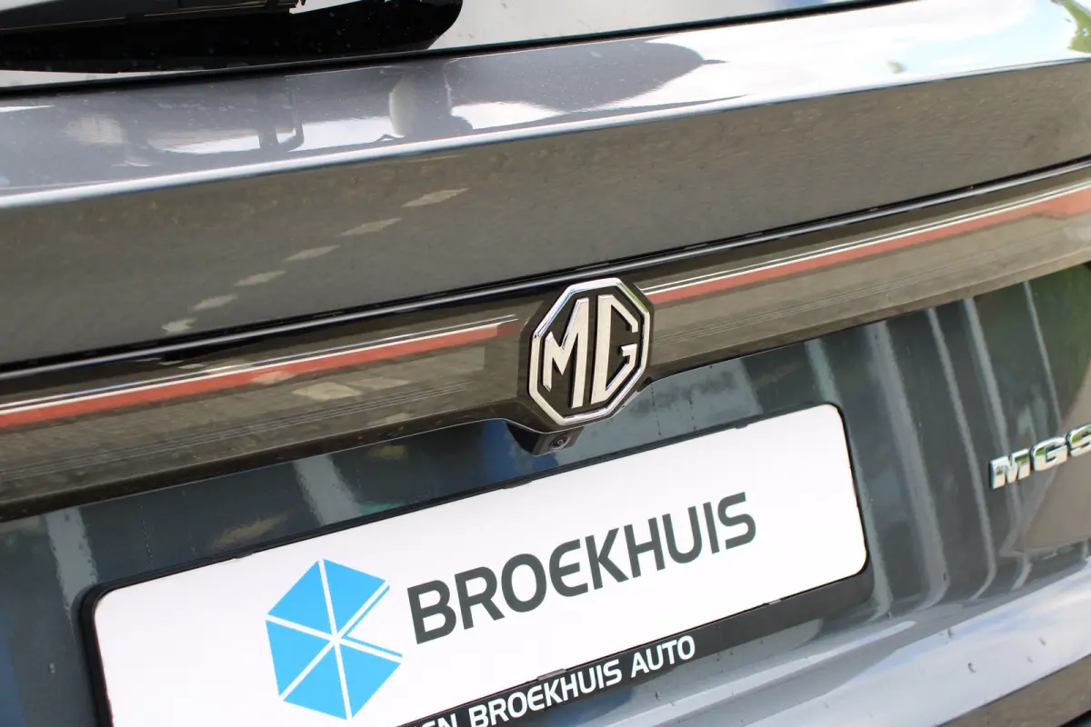 Luxury 64 kWh | 360° CAMERA | STOEL + STUURVERWARMING | ADAPTIVE CRUISE | DODE HOEK | PARK SENS V+A | ELEKTR. STOEL | STREAMINGS DIENSTEN