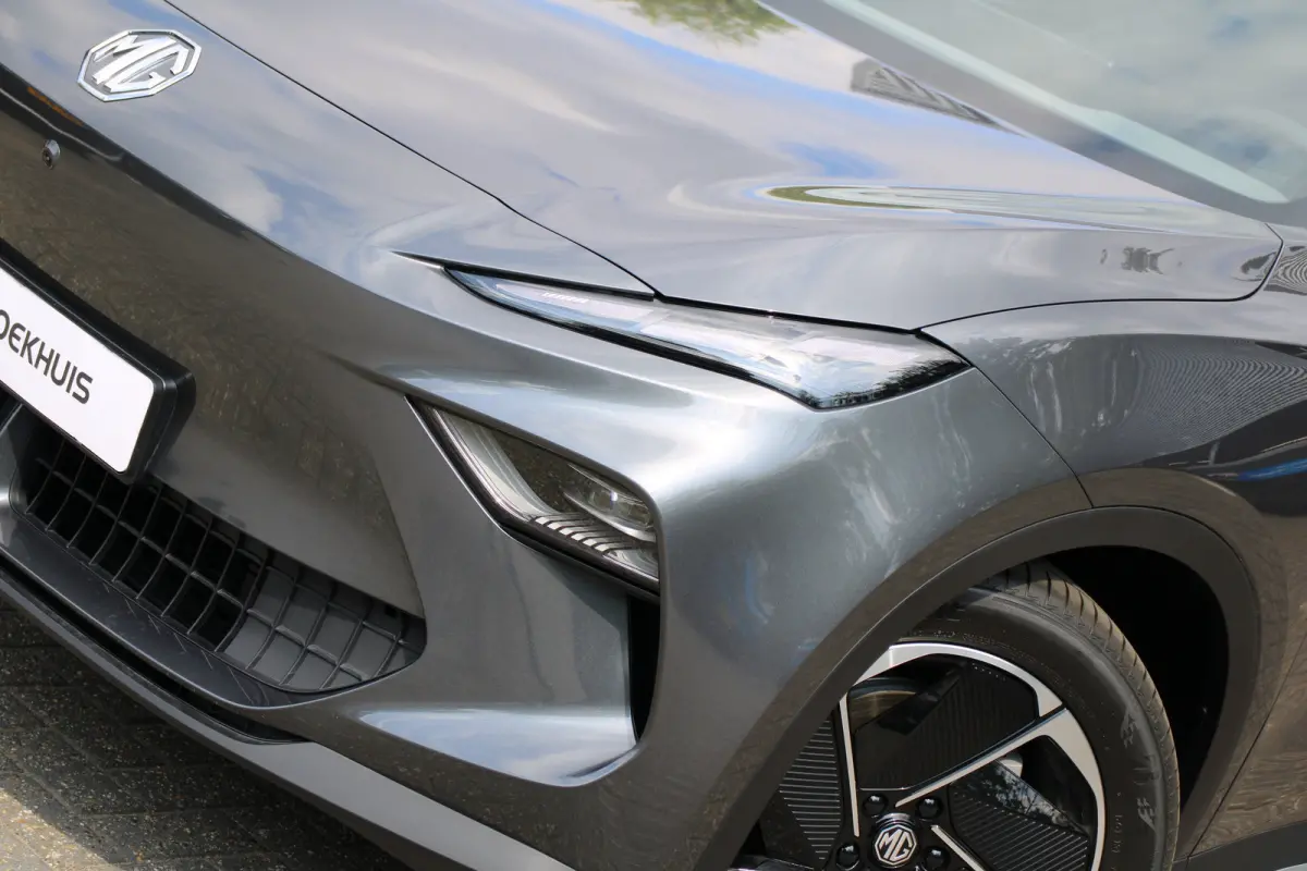 Luxury 64 kWh | 360° CAMERA | STOEL + STUURVERWARMING | ADAPTIVE CRUISE | DODE HOEK | PARK SENS V+A | ELEKTR. STOEL | STREAMINGS DIENSTEN