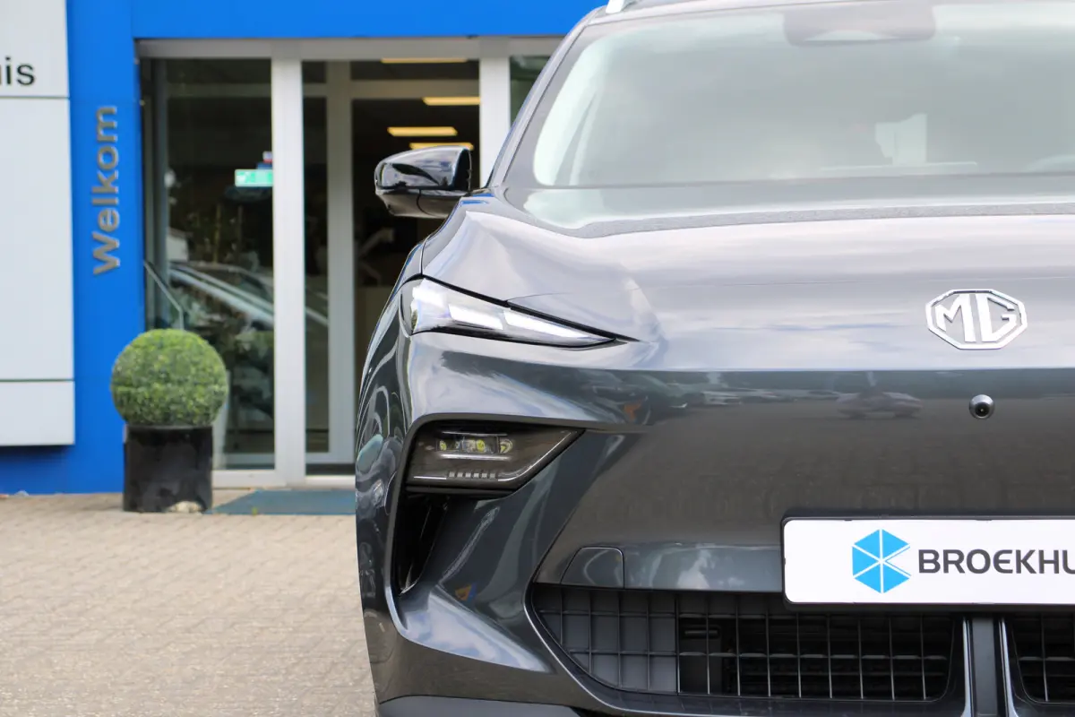 Luxury 64 kWh | 360° CAMERA | STOEL + STUURVERWARMING | ADAPTIVE CRUISE | DODE HOEK | PARK SENS V+A | ELEKTR. STOEL | STREAMINGS DIENSTEN