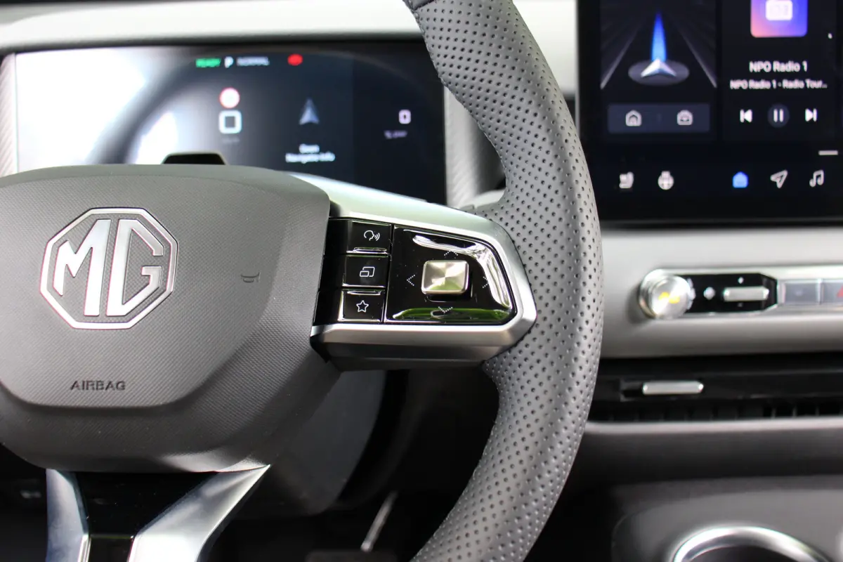 Luxury 64 kWh | 360° CAMERA | STOEL + STUURVERWARMING | ADAPTIVE CRUISE | DODE HOEK | PARK SENS V+A | ELEKTR. STOEL | STREAMINGS DIENSTEN
