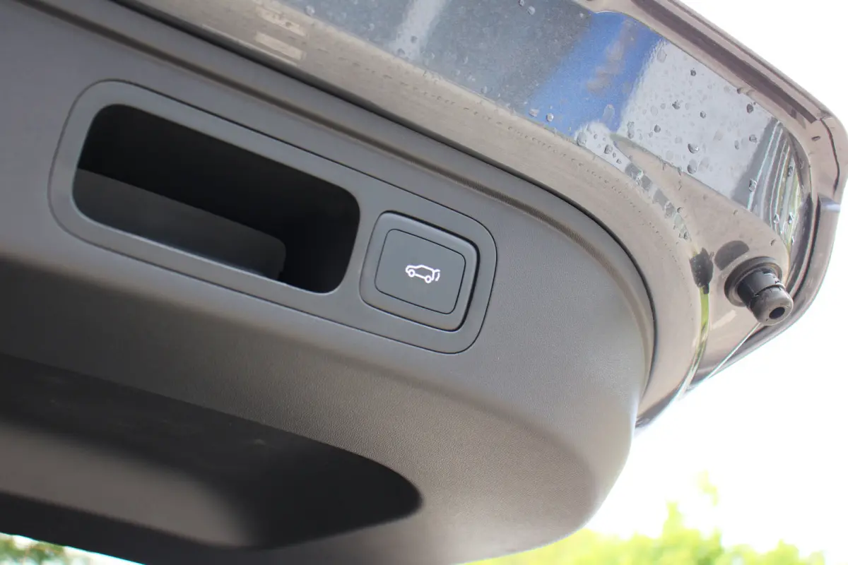 Luxury 64 kWh | 360° CAMERA | STOEL + STUURVERWARMING | ADAPTIVE CRUISE | DODE HOEK | PARK SENS V+A | ELEKTR. STOEL | STREAMINGS DIENSTEN