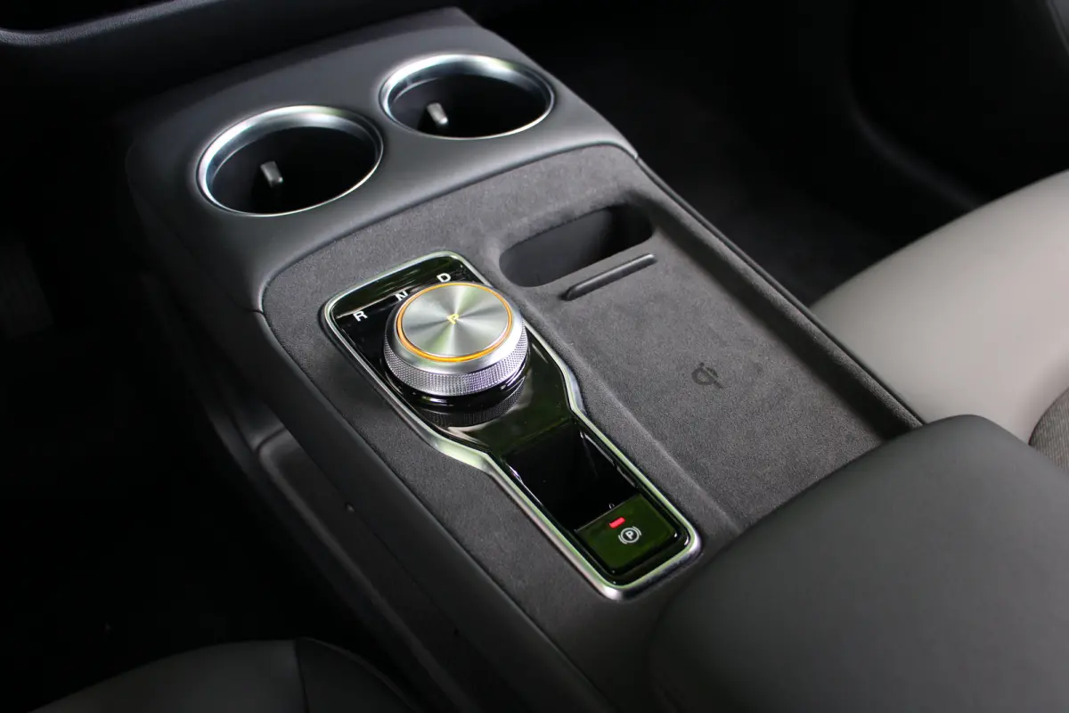 Luxury 64 kWh | 360° CAMERA | STOEL + STUURVERWARMING | ADAPTIVE CRUISE | DODE HOEK | PARK SENS V+A | ELEKTR. STOEL | STREAMINGS DIENSTEN