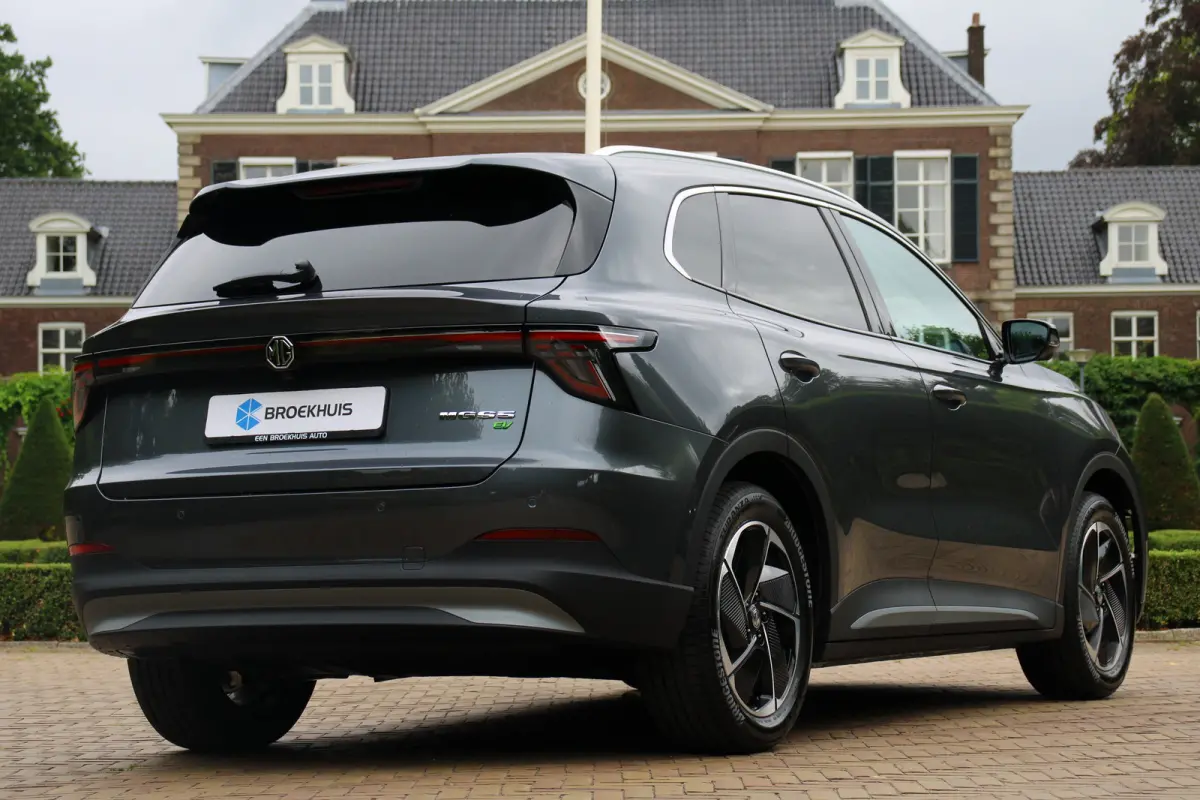 Luxury 64 kWh | 360° CAMERA | STOEL + STUURVERWARMING | ADAPTIVE CRUISE | DODE HOEK | PARK SENS V+A | ELEKTR. STOEL | STREAMINGS DIENSTEN