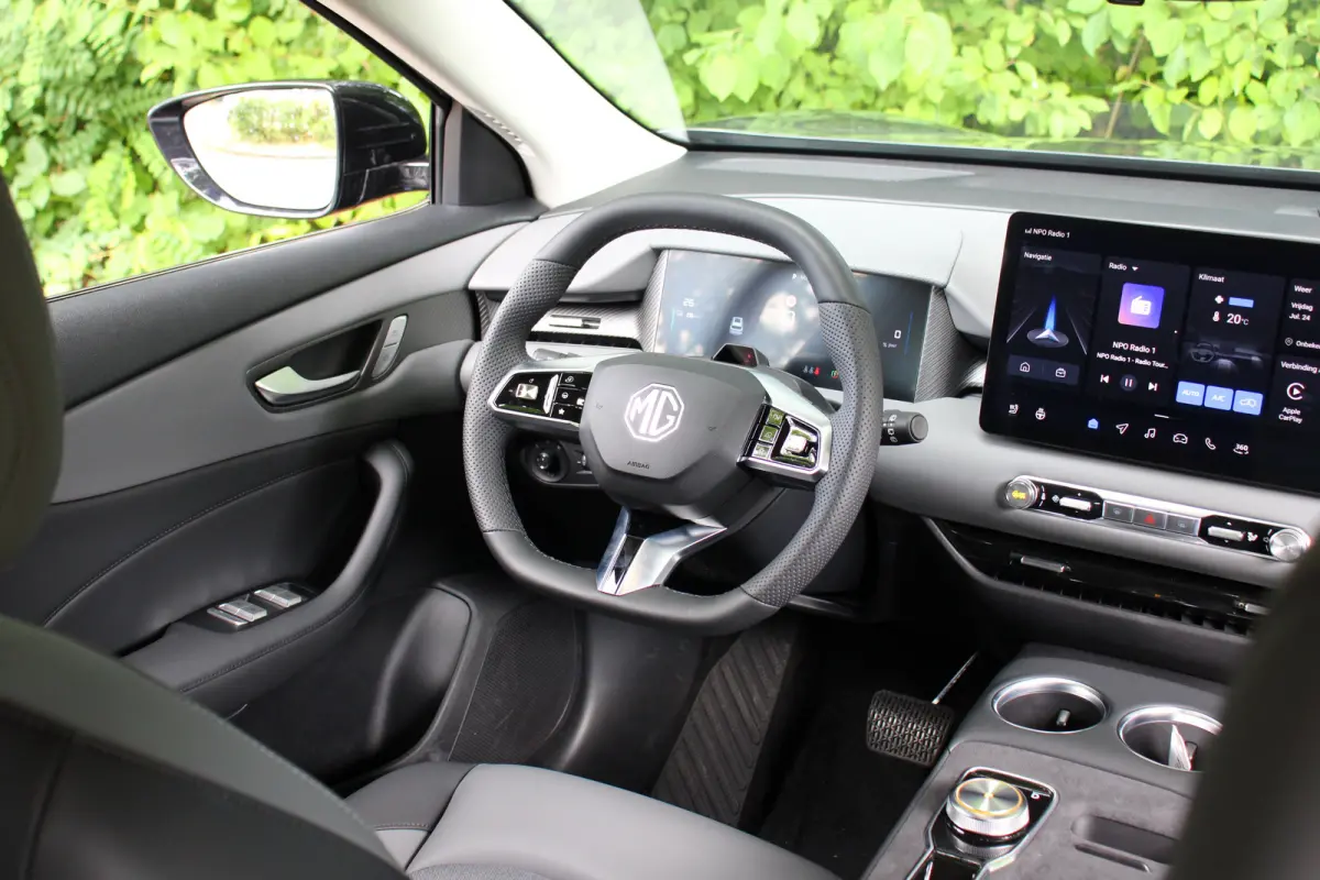 Luxury 64 kWh | 360° CAMERA | STOEL + STUURVERWARMING | ADAPTIVE CRUISE | DODE HOEK | PARK SENS V+A | ELEKTR. STOEL | STREAMINGS DIENSTEN