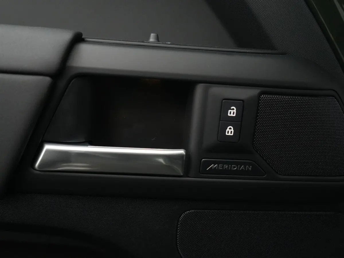 2.0 P300e PHEV S Forest Edition | Comfort Pack | Convenience Pack | ClearSight binnenspiegel | Meridian Sound System | Panoramadak |
