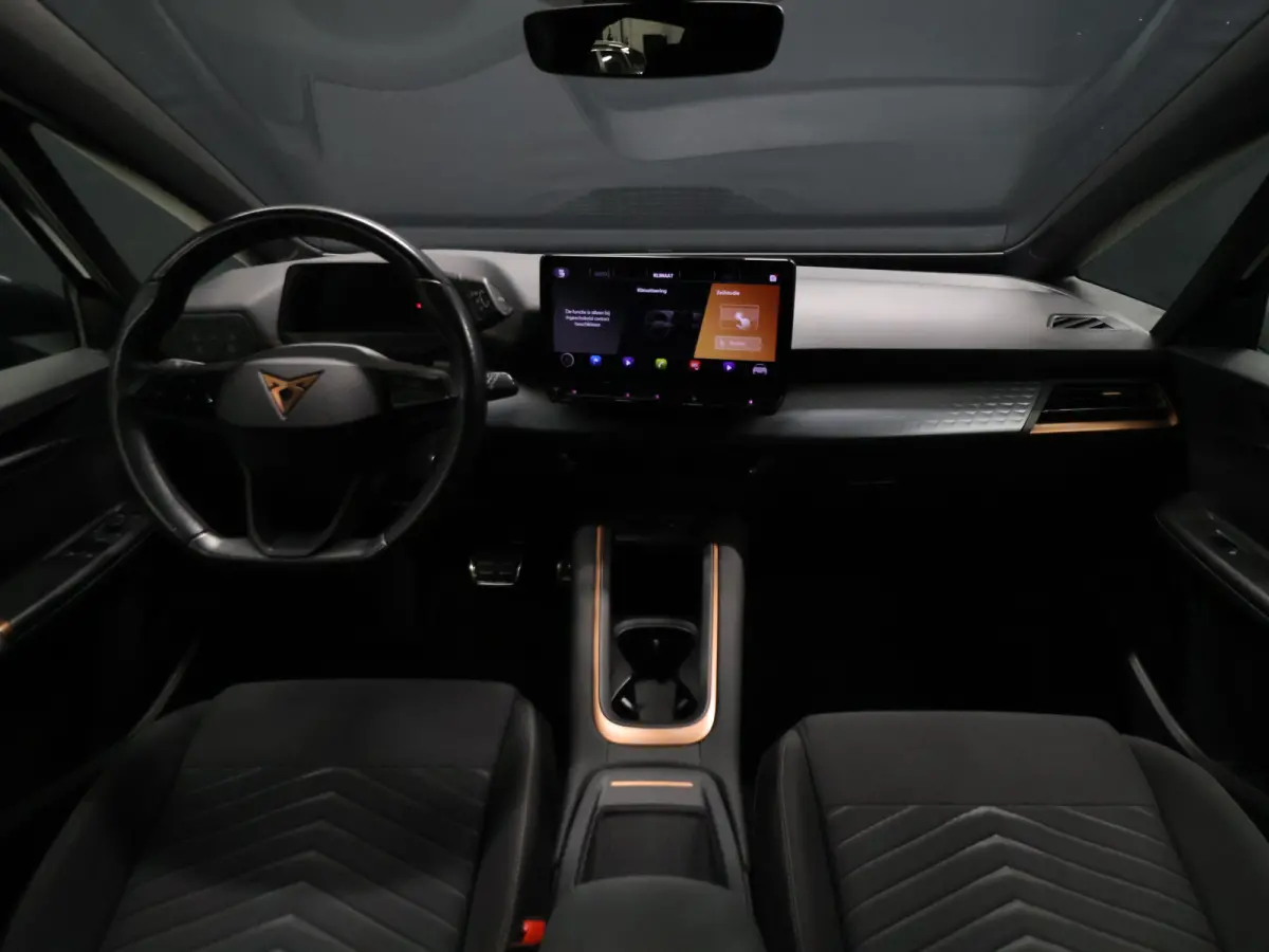 Essential 62 kWh [SOH 92%, APPLE CARPLAY, ANDROID, STUURVERWARMING, PARKEERASSISTENT, PARKEERSENSOREN V+A, SPEEDLIMITER, CLIMATE CONTROL, NAVIGATIE, NIEUWSTAAT]