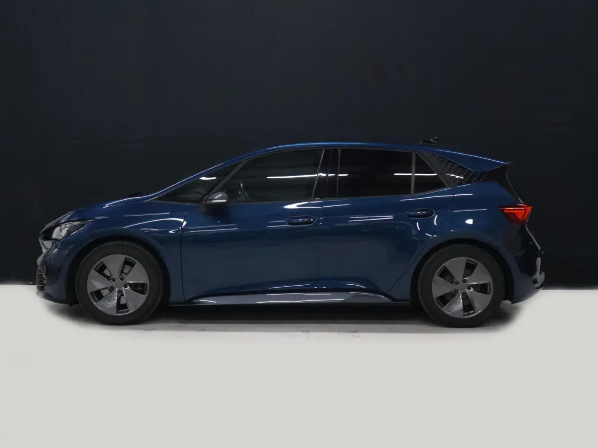 Essential 62 kWh [SOH 92%, APPLE CARPLAY, ANDROID, STUURVERWARMING, PARKEERASSISTENT, PARKEERSENSOREN V+A, SPEEDLIMITER, CLIMATE CONTROL, NAVIGATIE, NIEUWSTAAT]