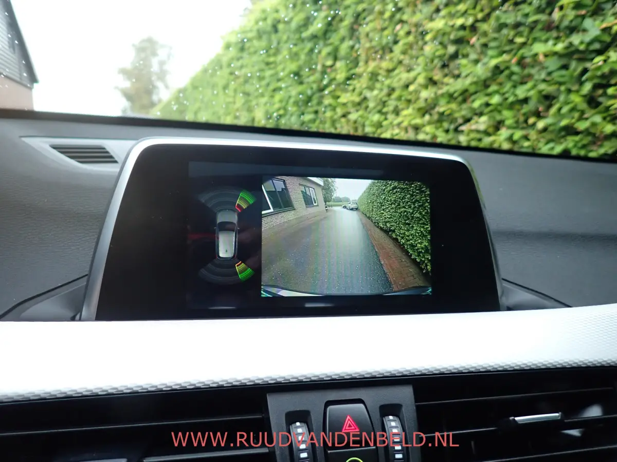 sDrive20i M-PAKKET / CAMERA / PANODAK / SPORTSTOELEN / BLUETOOTH