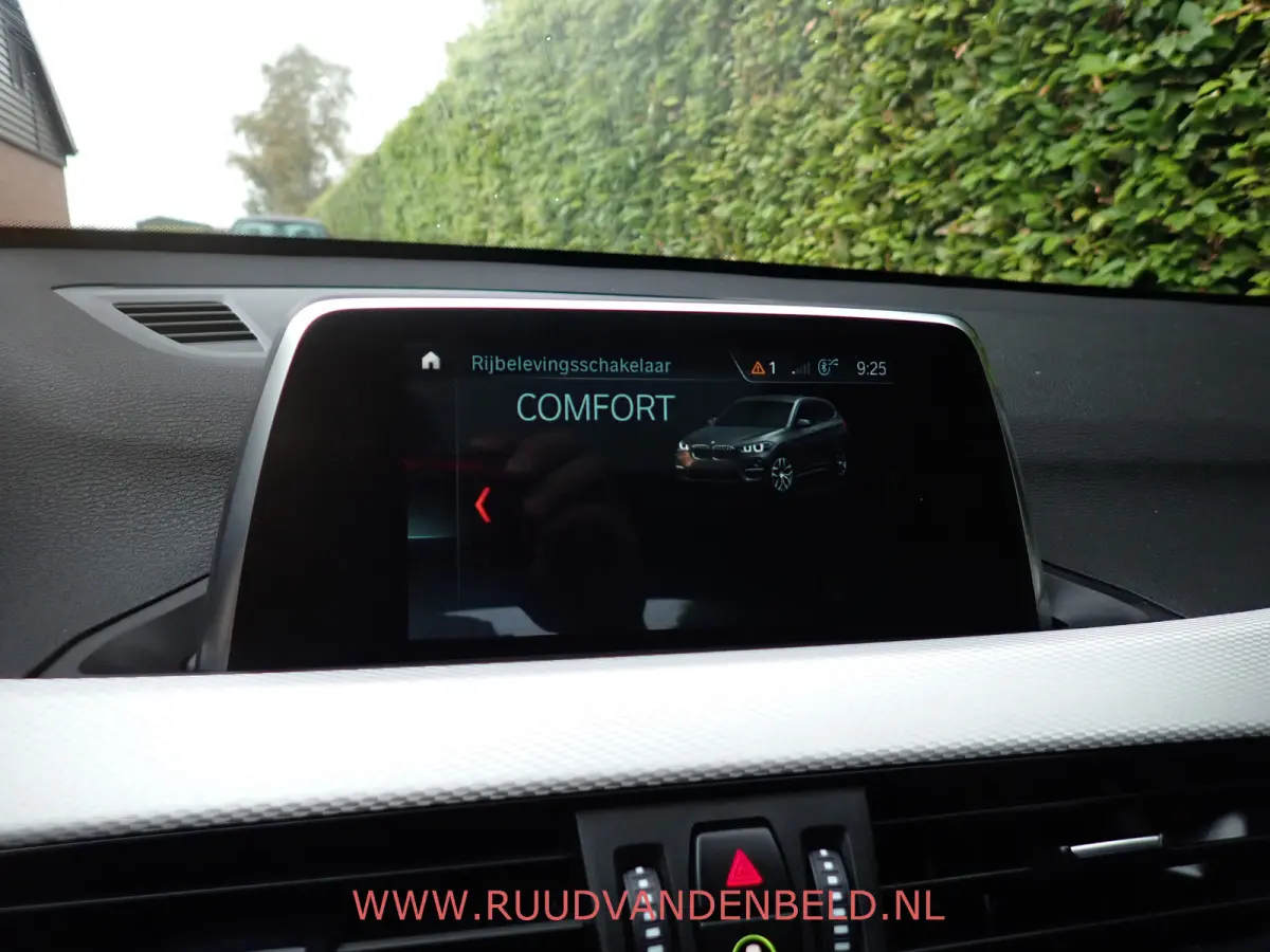 sDrive20i M-PAKKET / CAMERA / PANODAK / SPORTSTOELEN / BLUETOOTH