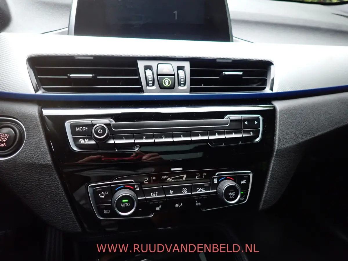 sDrive20i M-PAKKET / CAMERA / PANODAK / SPORTSTOELEN / BLUETOOTH