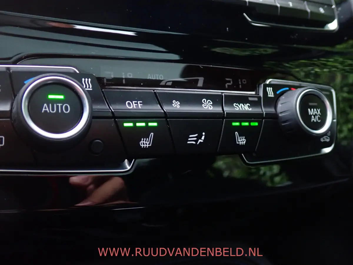sDrive20i M-PAKKET / CAMERA / PANODAK / SPORTSTOELEN / BLUETOOTH