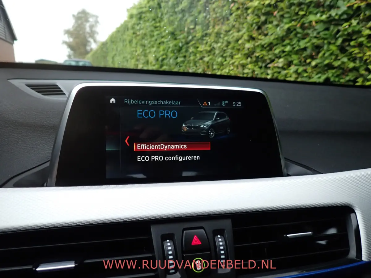 sDrive20i M-PAKKET / CAMERA / PANODAK / SPORTSTOELEN / BLUETOOTH