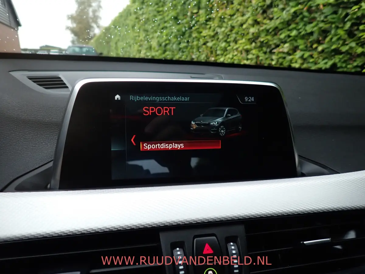 sDrive20i M-PAKKET / CAMERA / PANODAK / SPORTSTOELEN / BLUETOOTH