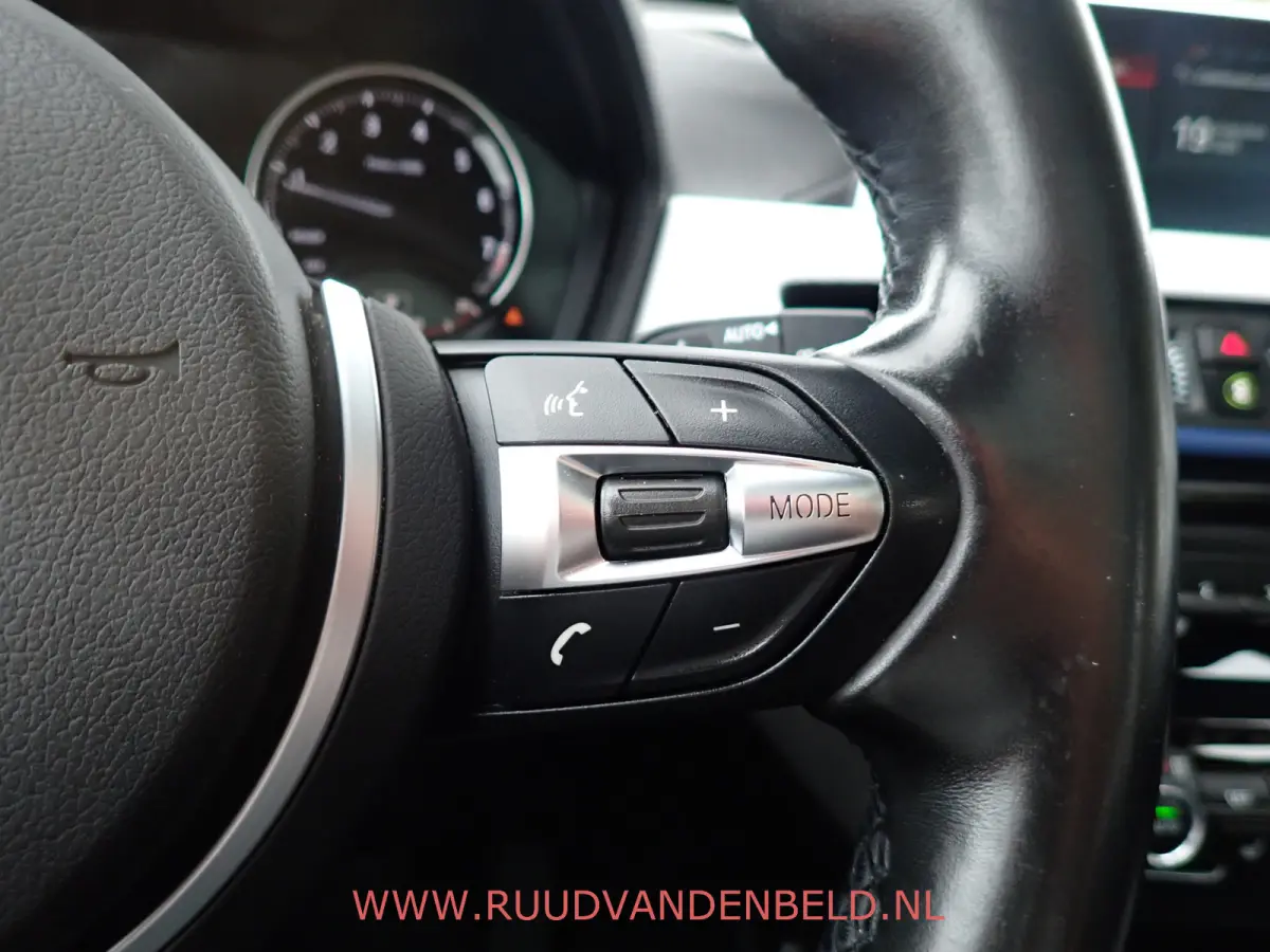sDrive20i M-PAKKET / CAMERA / PANODAK / SPORTSTOELEN / BLUETOOTH