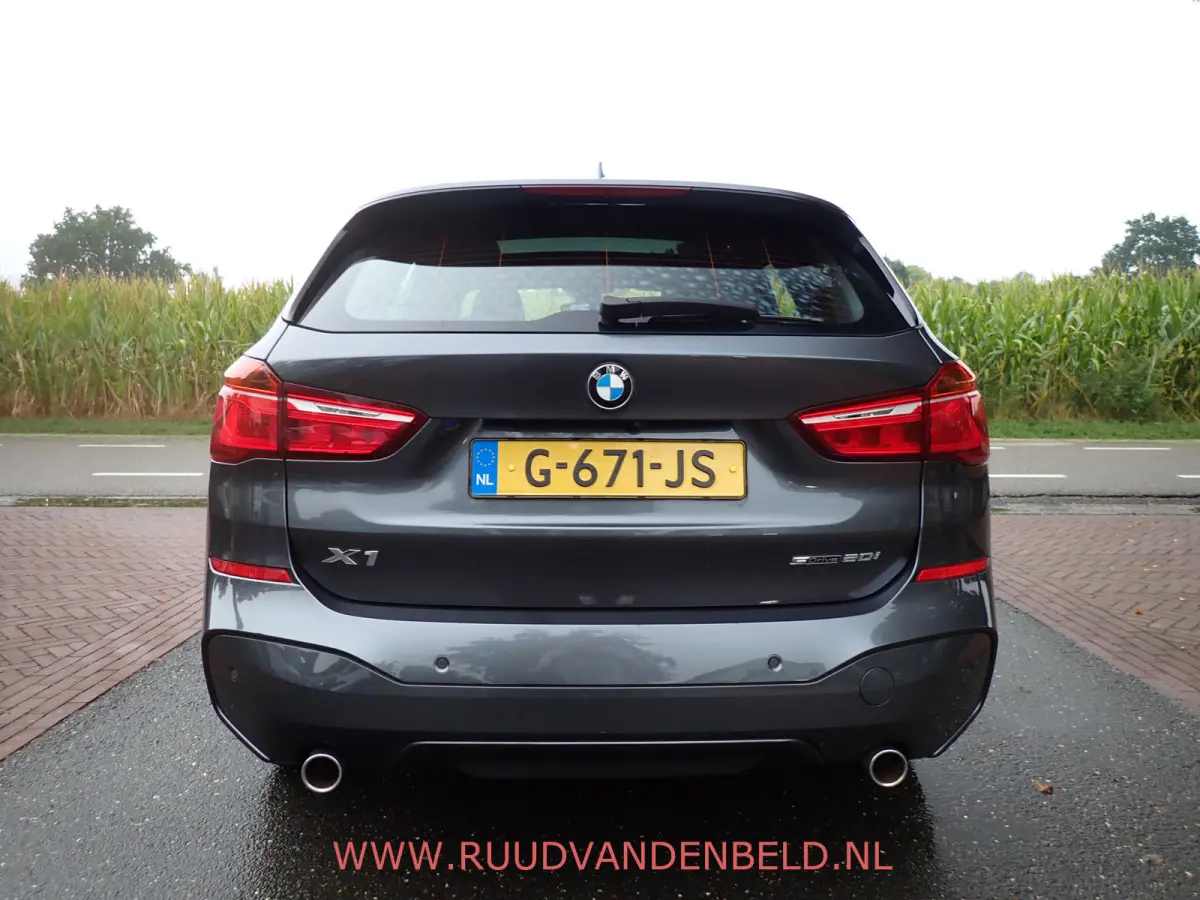 sDrive20i M-PAKKET / CAMERA / PANODAK / SPORTSTOELEN / BLUETOOTH