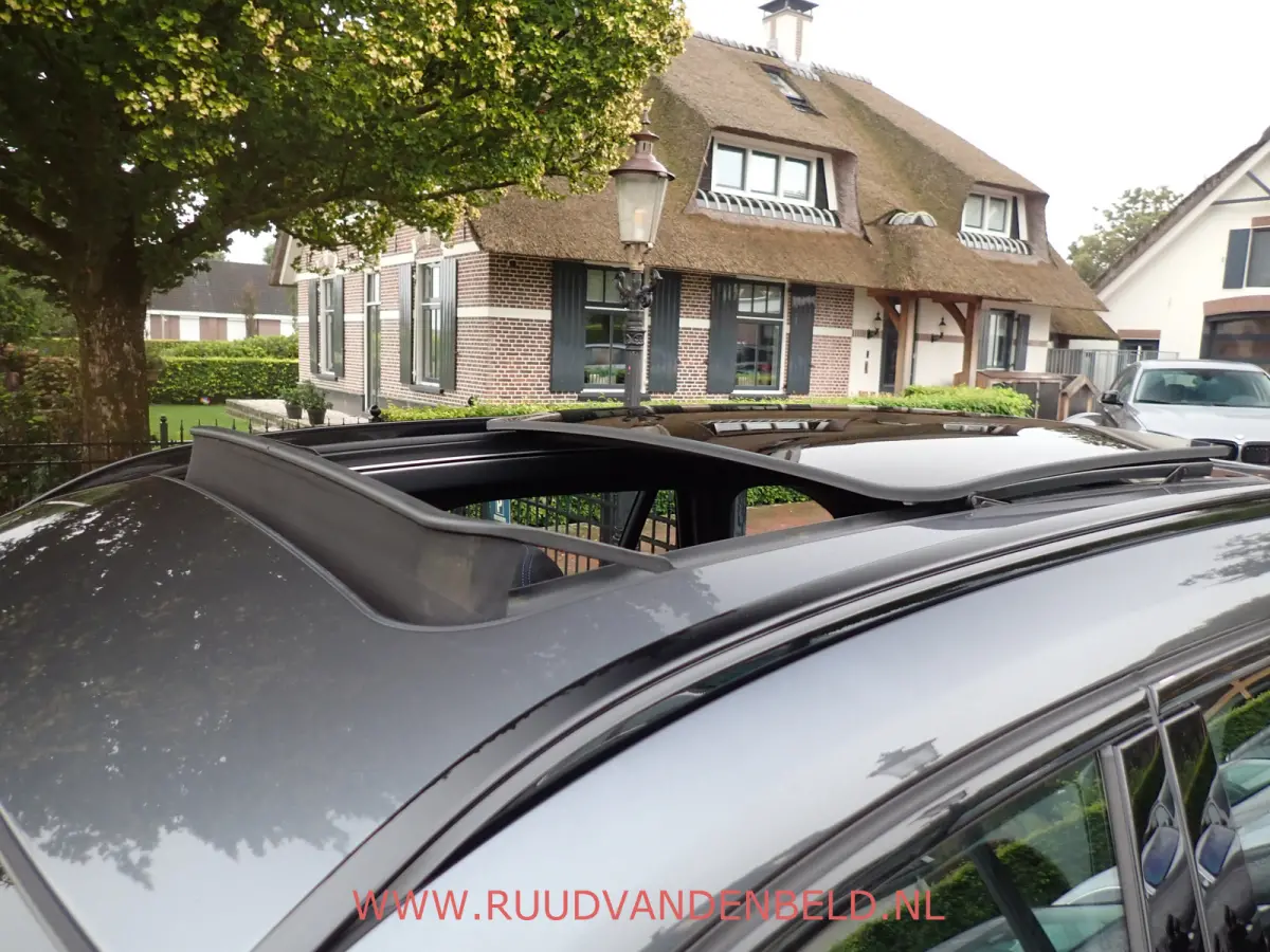 sDrive20i M-PAKKET / CAMERA / PANODAK / SPORTSTOELEN / BLUETOOTH