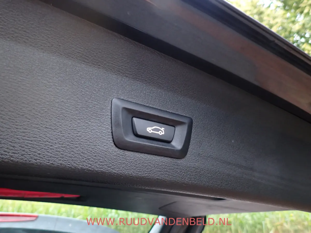 sDrive20i M-PAKKET / CAMERA / PANODAK / SPORTSTOELEN / BLUETOOTH