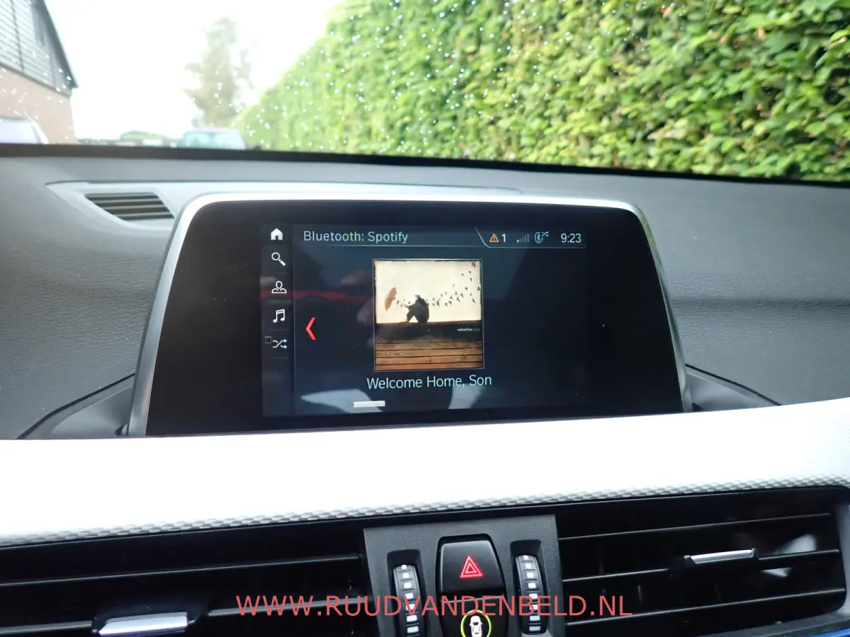 sDrive20i M-PAKKET / CAMERA / PANODAK / SPORTSTOELEN / BLUETOOTH