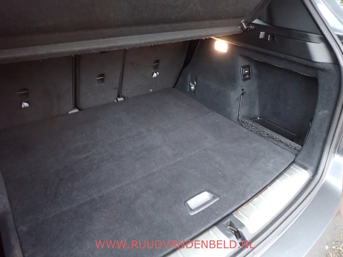 sDrive20i M-PAKKET / CAMERA / PANODAK / SPORTSTOELEN / BLUETOOTH