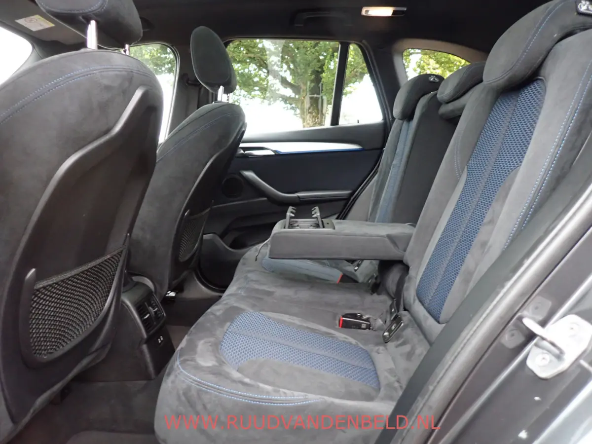 sDrive20i M-PAKKET / CAMERA / PANODAK / SPORTSTOELEN / BLUETOOTH