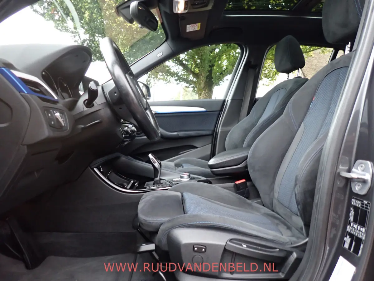 sDrive20i M-PAKKET / CAMERA / PANODAK / SPORTSTOELEN / BLUETOOTH