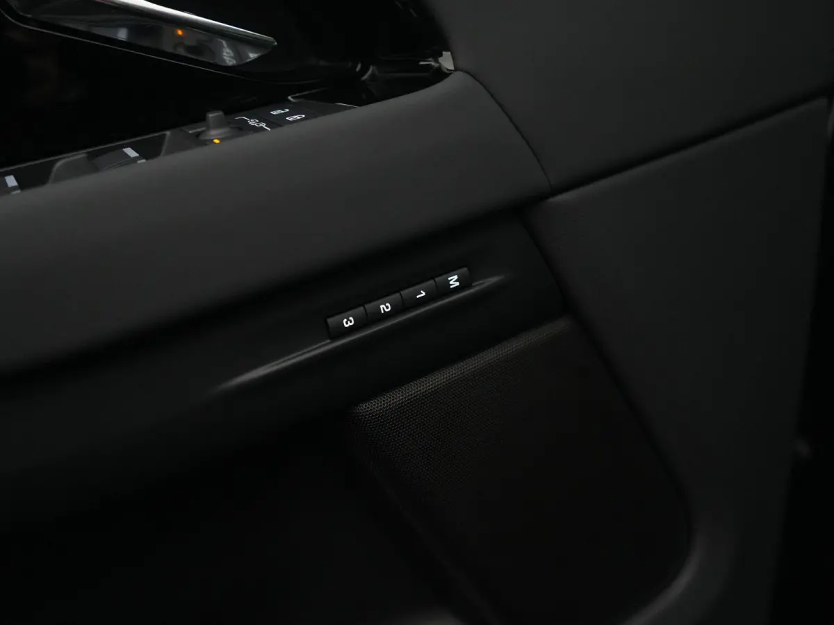 1.5 P270e PHEV AWD Business Dynamic Edition | Panoramisch schuifdak | Cold Climate Pack | Black Exterior Styling Pack |