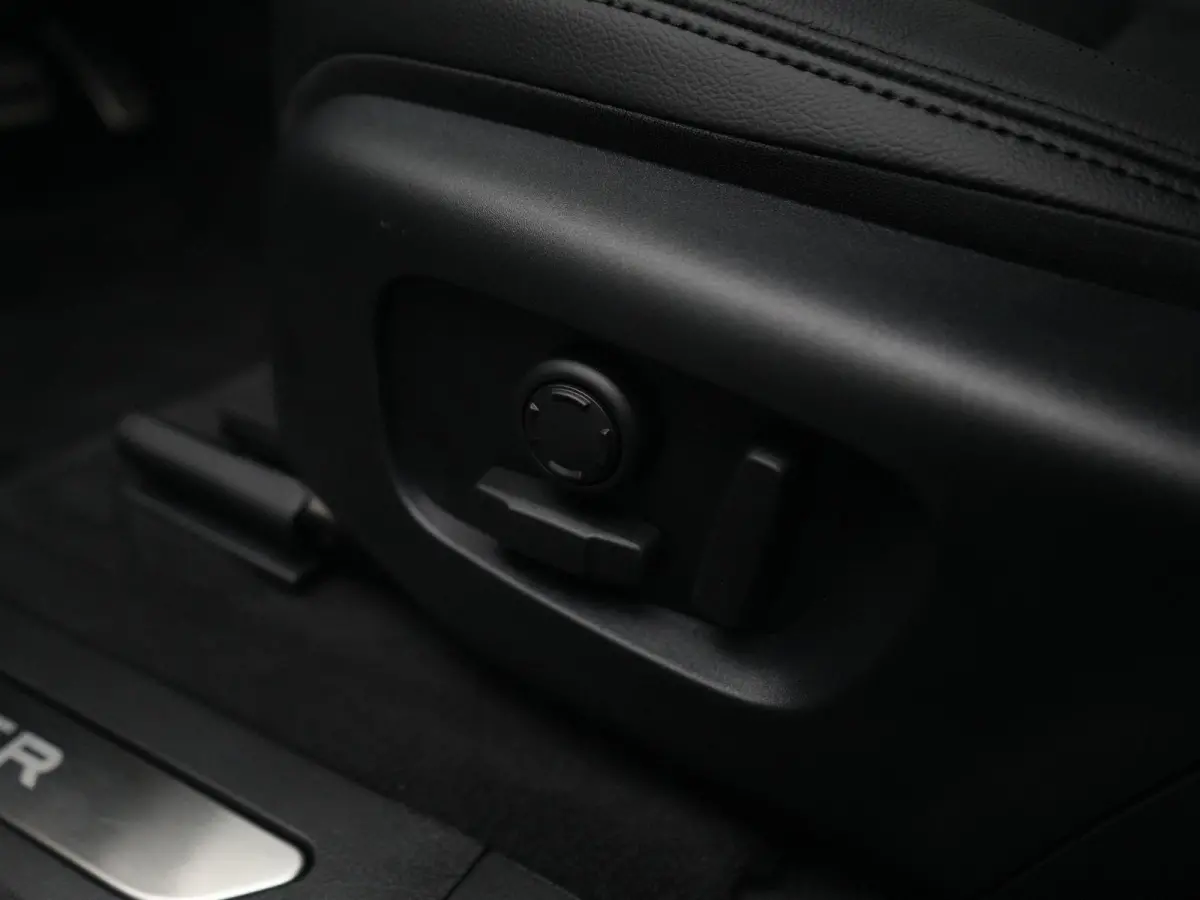 1.5 P270e PHEV AWD Business Dynamic Edition | Panoramisch schuifdak | Cold Climate Pack | Black Exterior Styling Pack |