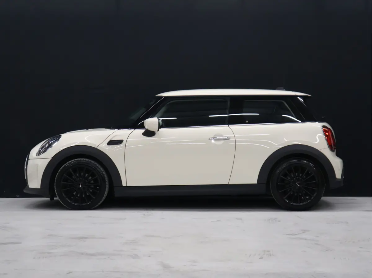 1.5 One Business Edition [APPLE CARPLAY, JCW VELG, PARKEERSENSOR, SPORTSTOELEN, CRUISE CONTROL, NIEUWSTAAT]