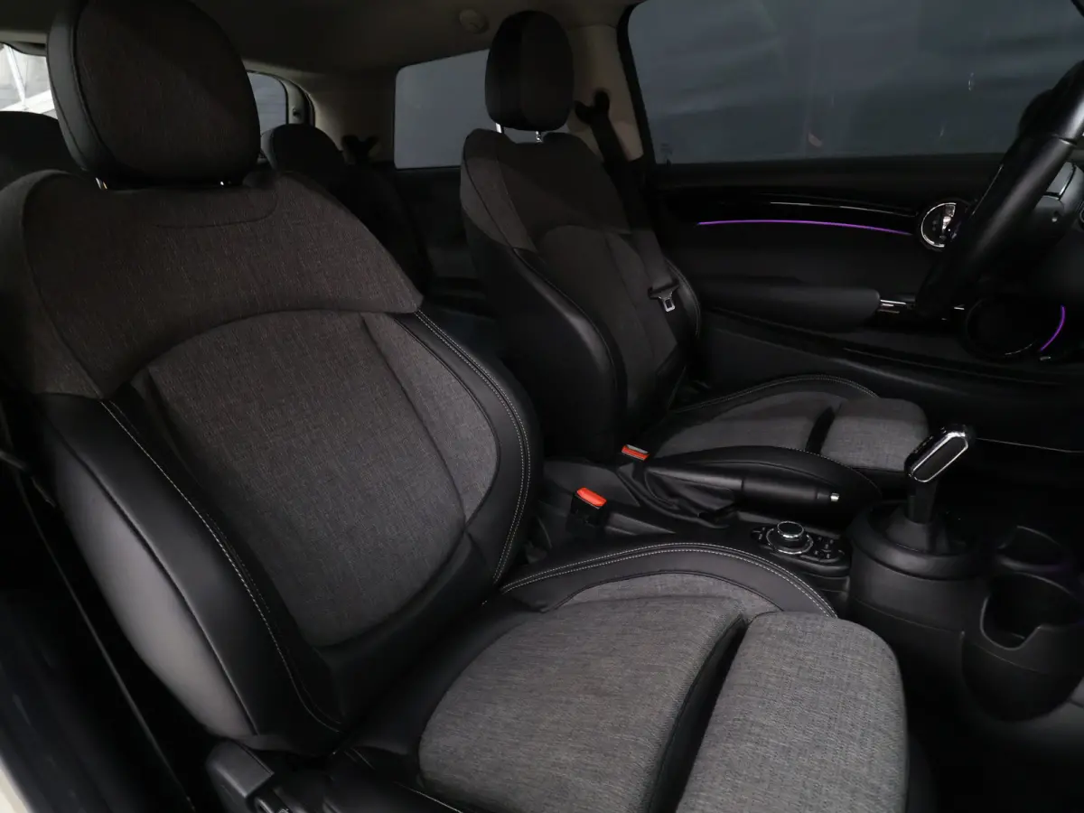 1.5 One Business Edition [APPLE CARPLAY, JCW VELG, PARKEERSENSOR, SPORTSTOELEN, CRUISE CONTROL, NIEUWSTAAT]