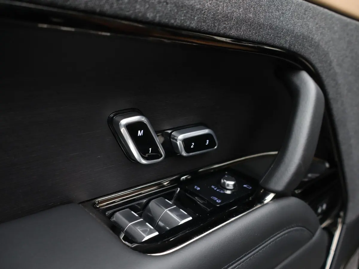 3.0 P550e Autobiography PHEV | Signature Audio | 4-Wheel Steering | Alcantara Hemelbekleding | Cold Climate Pack