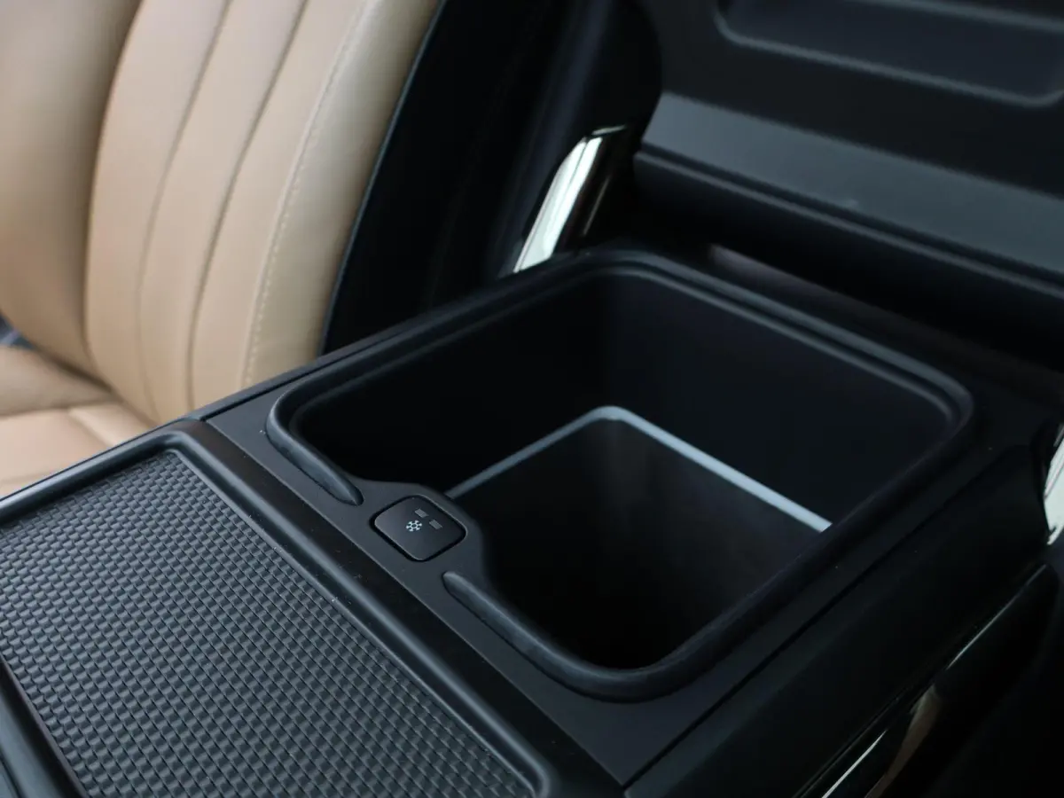 3.0 P550e Autobiography PHEV | Signature Audio | 4-Wheel Steering | Alcantara Hemelbekleding | Cold Climate Pack