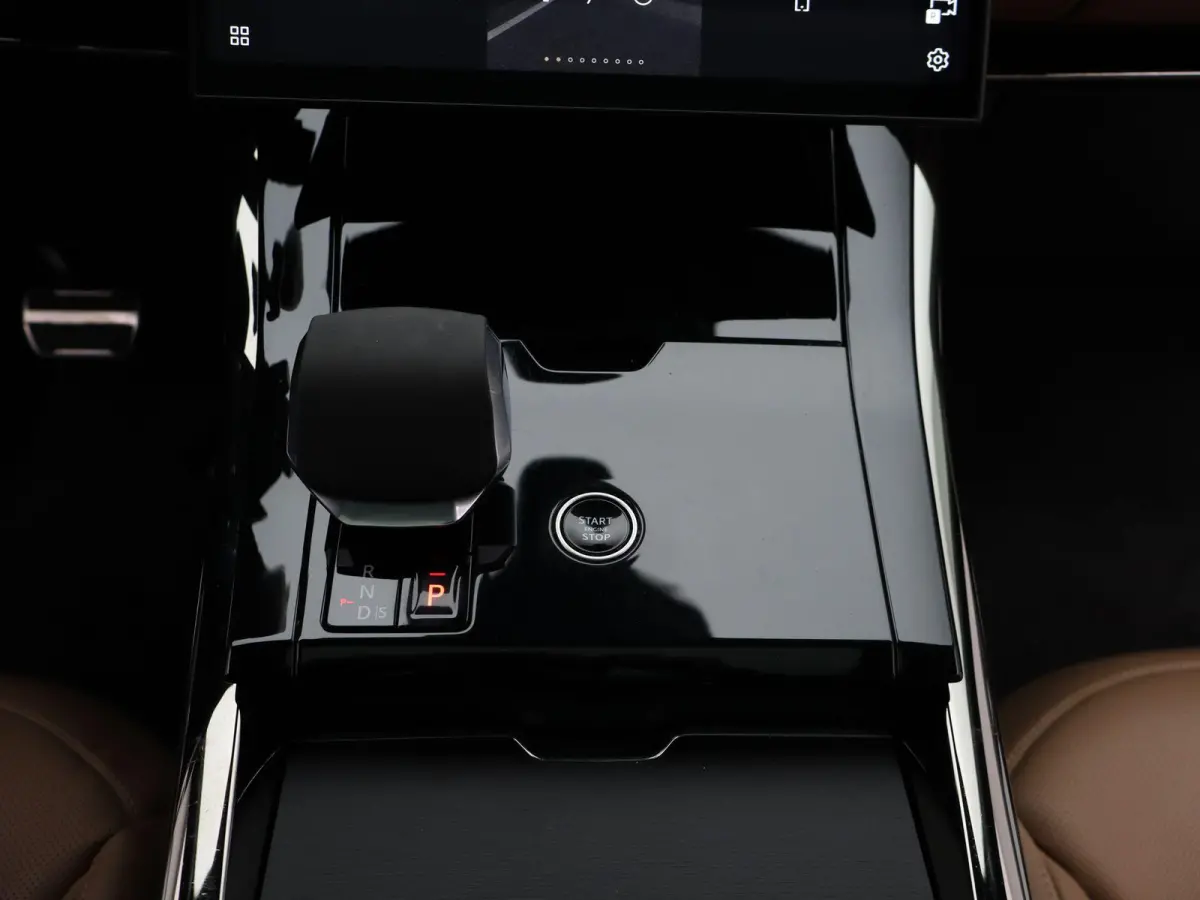 3.0 P550e Autobiography PHEV | Signature Audio | 4-Wheel Steering | Alcantara Hemelbekleding | Cold Climate Pack