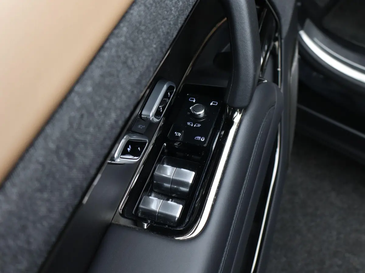 3.0 P550e Autobiography PHEV | Signature Audio | 4-Wheel Steering | Alcantara Hemelbekleding | Cold Climate Pack
