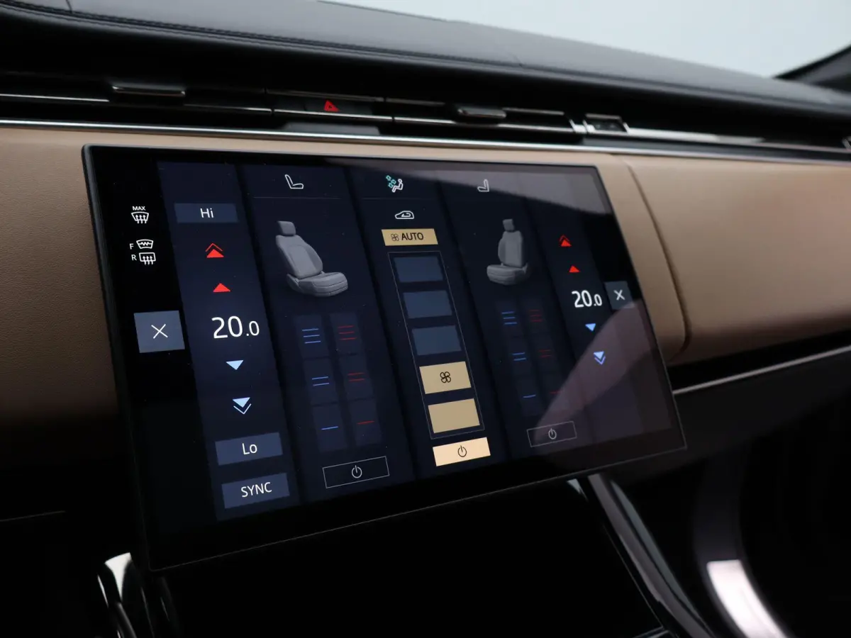 3.0 P550e Autobiography PHEV | Signature Audio | 4-Wheel Steering | Alcantara Hemelbekleding | Cold Climate Pack
