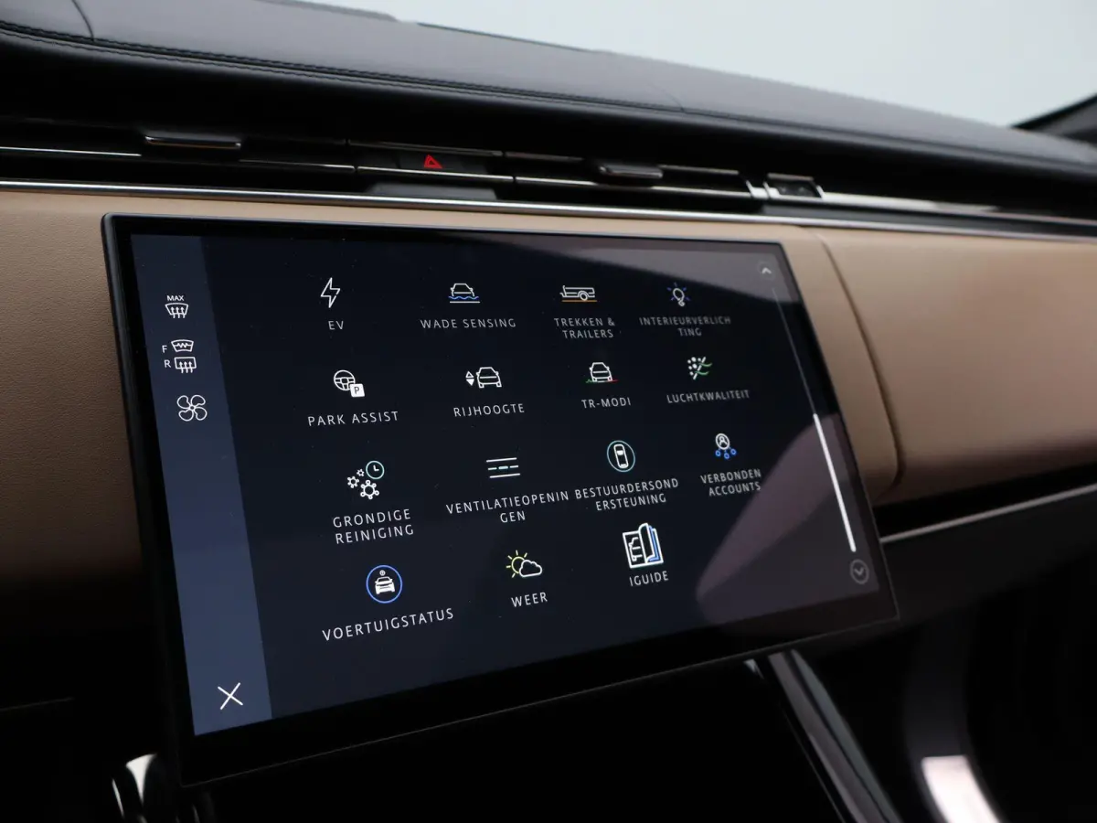 3.0 P550e Autobiography PHEV | Signature Audio | 4-Wheel Steering | Alcantara Hemelbekleding | Cold Climate Pack
