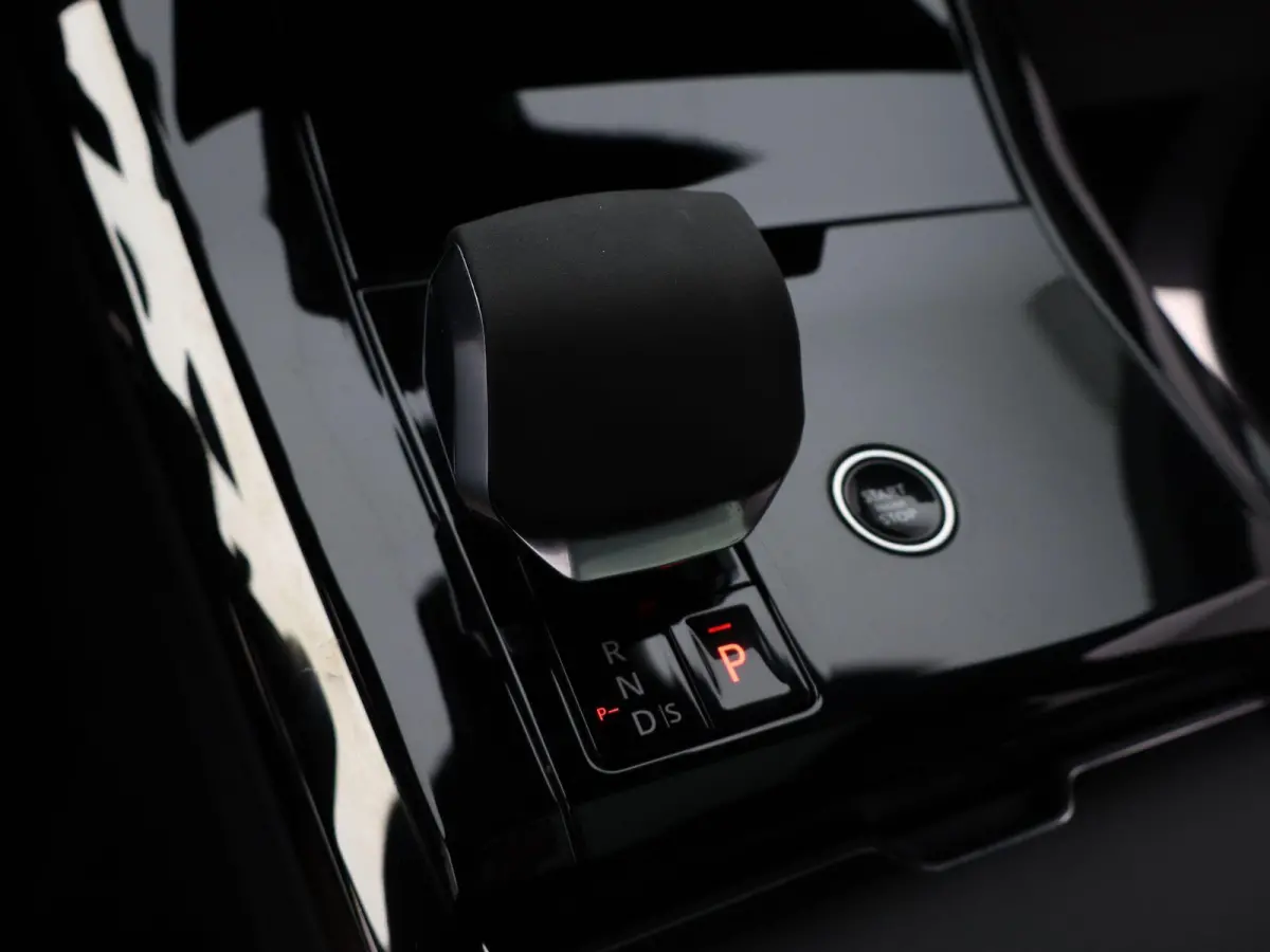 3.0 P550e Autobiography PHEV | Signature Audio | 4-Wheel Steering | Alcantara Hemelbekleding | Cold Climate Pack