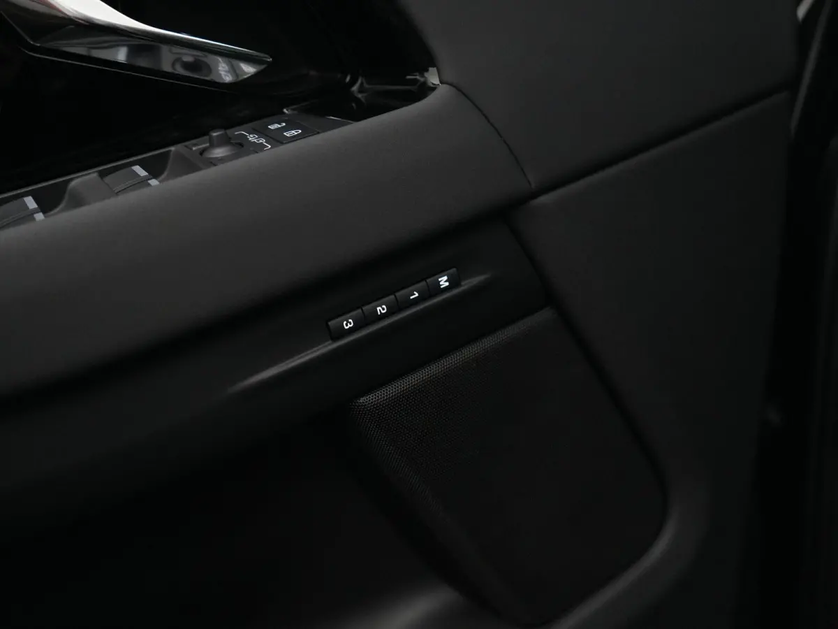 1.5 P270e PHEV Business Dynamic Edition | Cold Climate Pack | Black Exterior Pack | Elektrische Trekhaak