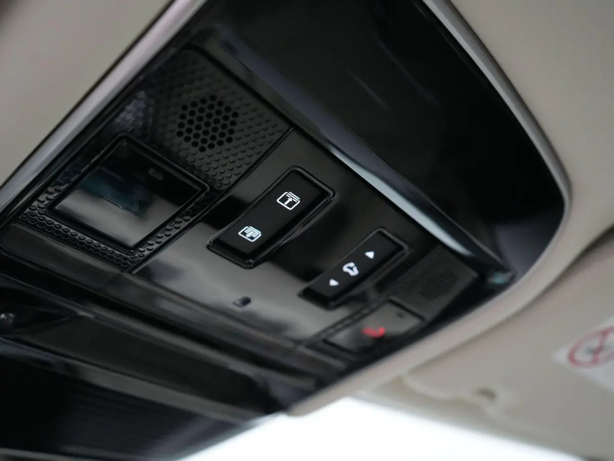 3.0 P550e SV PHEV | SV Convenience Pack | Mohair mattenset | SV 23inch Velgen