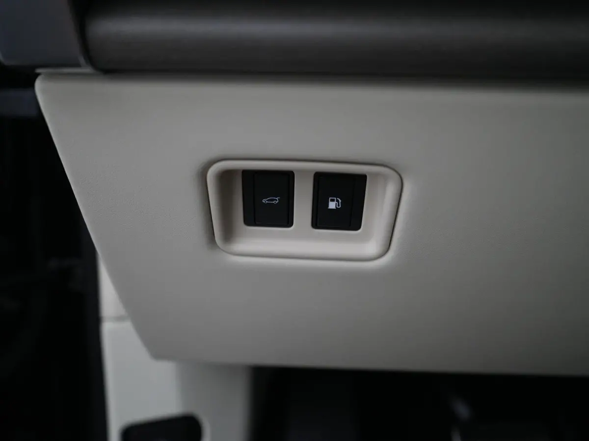 3.0 P550e SV PHEV | SV Convenience Pack | Mohair mattenset | SV 23inch Velgen