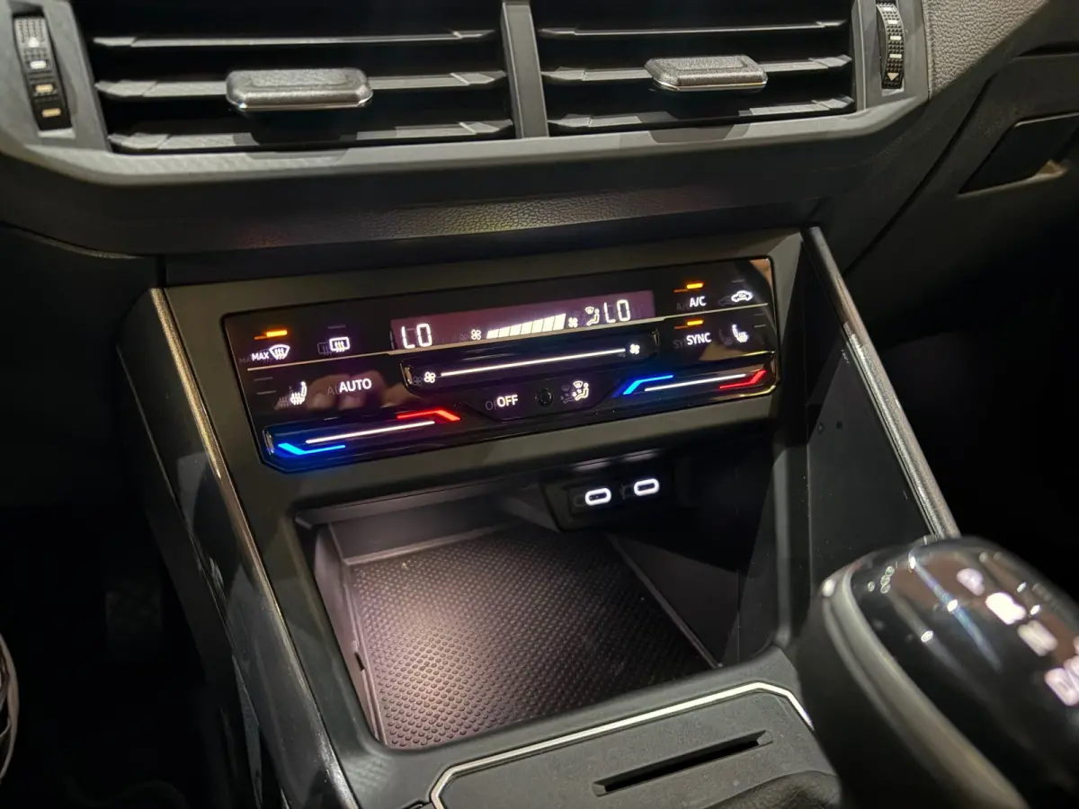 1.0 TSI Style DSG Virtual IQ LIghts Navi
