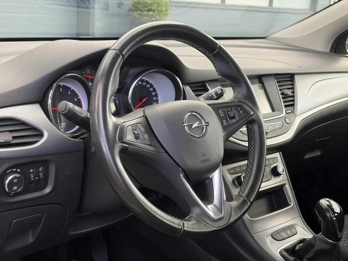 1.2 Edition ✓Camera ✓110pk✓2e Eigenaar✓Carplay✓Navi✓Airco✓Cruise✓Pdc✓LED koplampen✓N.A.P.✓6 Bak✓Pdc V+A✓Lm velgen✓Dakdragers ✓Comfortstoelen✓Bj 11-2020✓Apk 