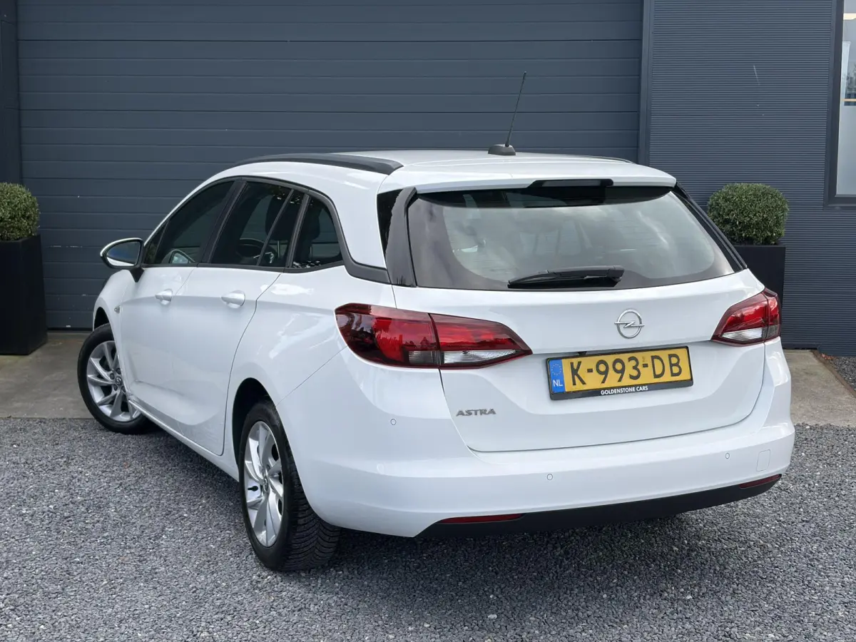 1.2 Edition ✓Camera ✓110pk✓2e Eigenaar✓Carplay✓Navi✓Airco✓Cruise✓Pdc✓LED koplampen✓N.A.P.✓6 Bak✓Pdc V+A✓Lm velgen✓Dakdragers ✓Comfortstoelen✓Bj 11-2020✓Apk 