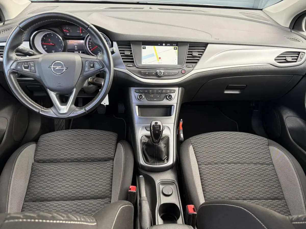 1.2 Edition ✓Camera ✓110pk✓2e Eigenaar✓Carplay✓Navi✓Airco✓Cruise✓Pdc✓LED koplampen✓N.A.P.✓6 Bak✓Pdc V+A✓Lm velgen✓Dakdragers ✓Comfortstoelen✓Bj 11-2020✓Apk 