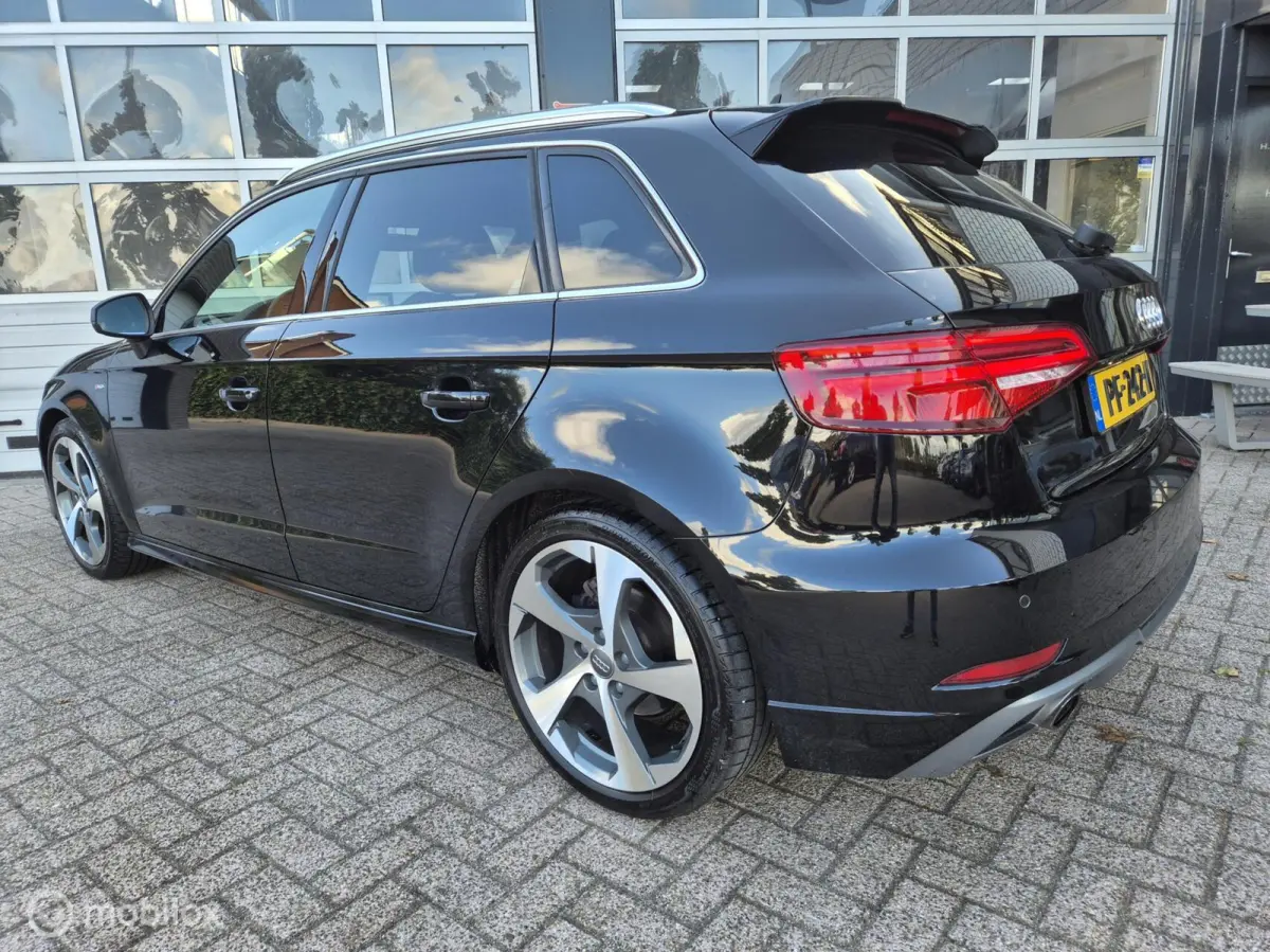1.0 TFSI Sport S-LINE RIJKLAAR! 18" NAVI