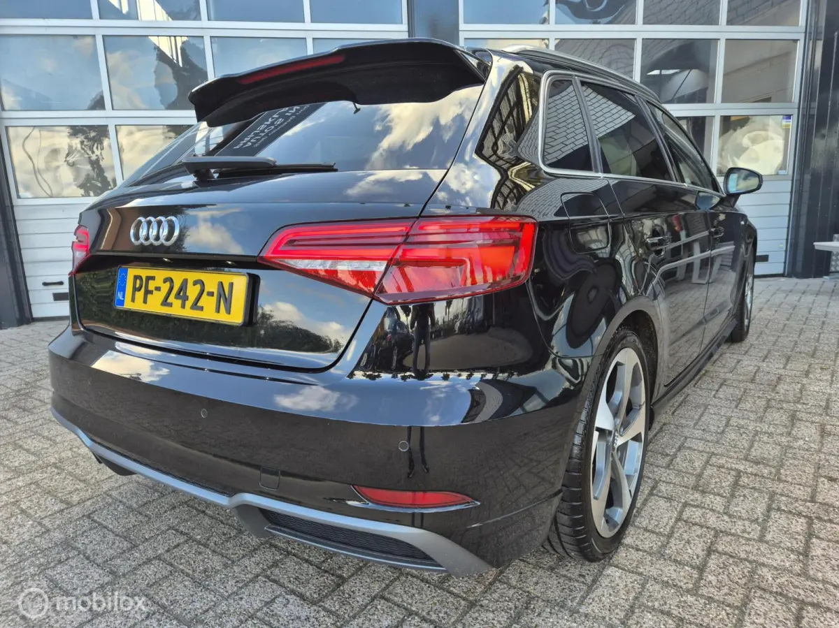 1.0 TFSI Sport S-LINE RIJKLAAR! 18" NAVI